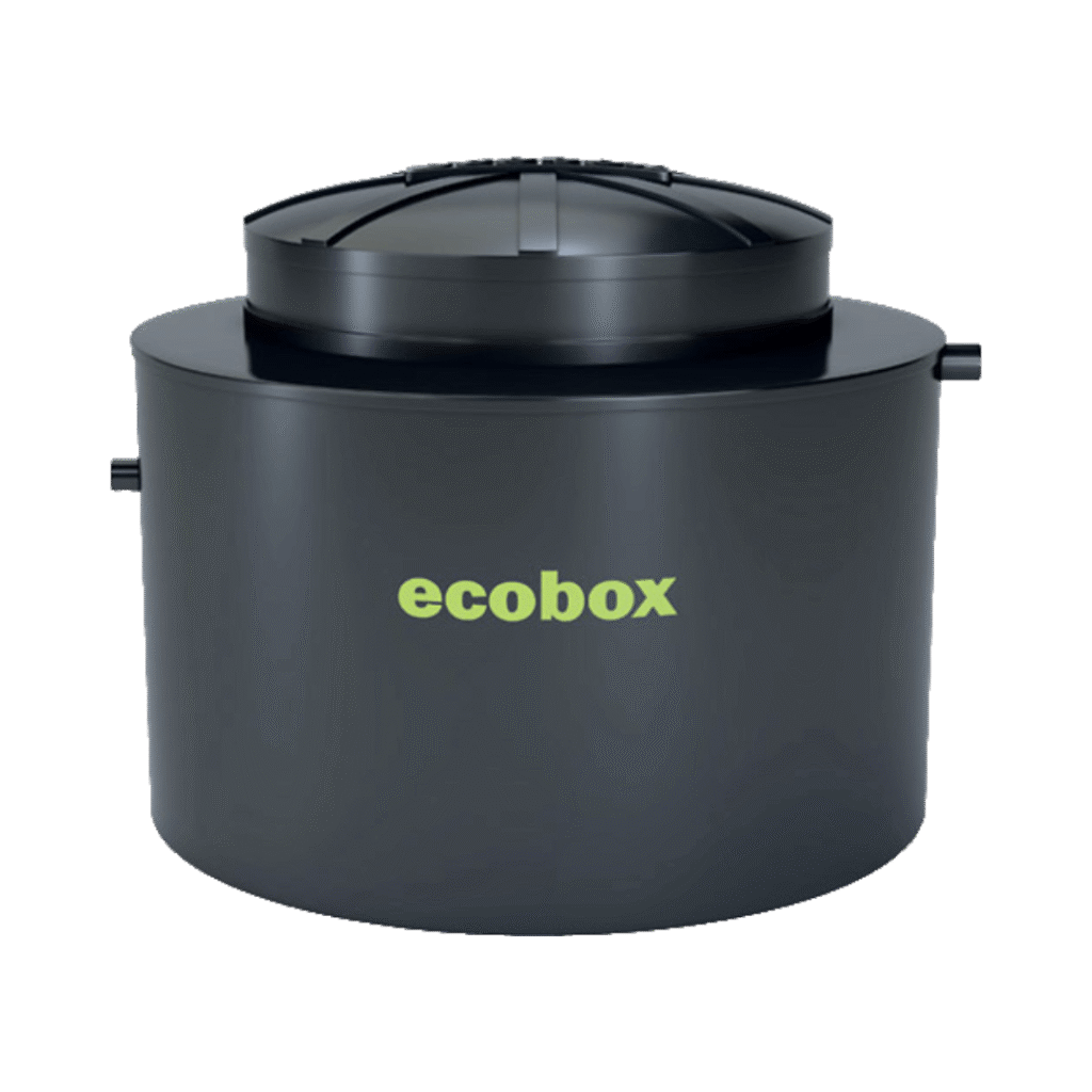 En stor, cylindrisk svart vattentank med ett välvt lock och ordet "ecobox" i gröna bokstäver på framsidan, avsedd för användning med ett Minireningsverk. Tanken har två små röranslutningar på sidorna.